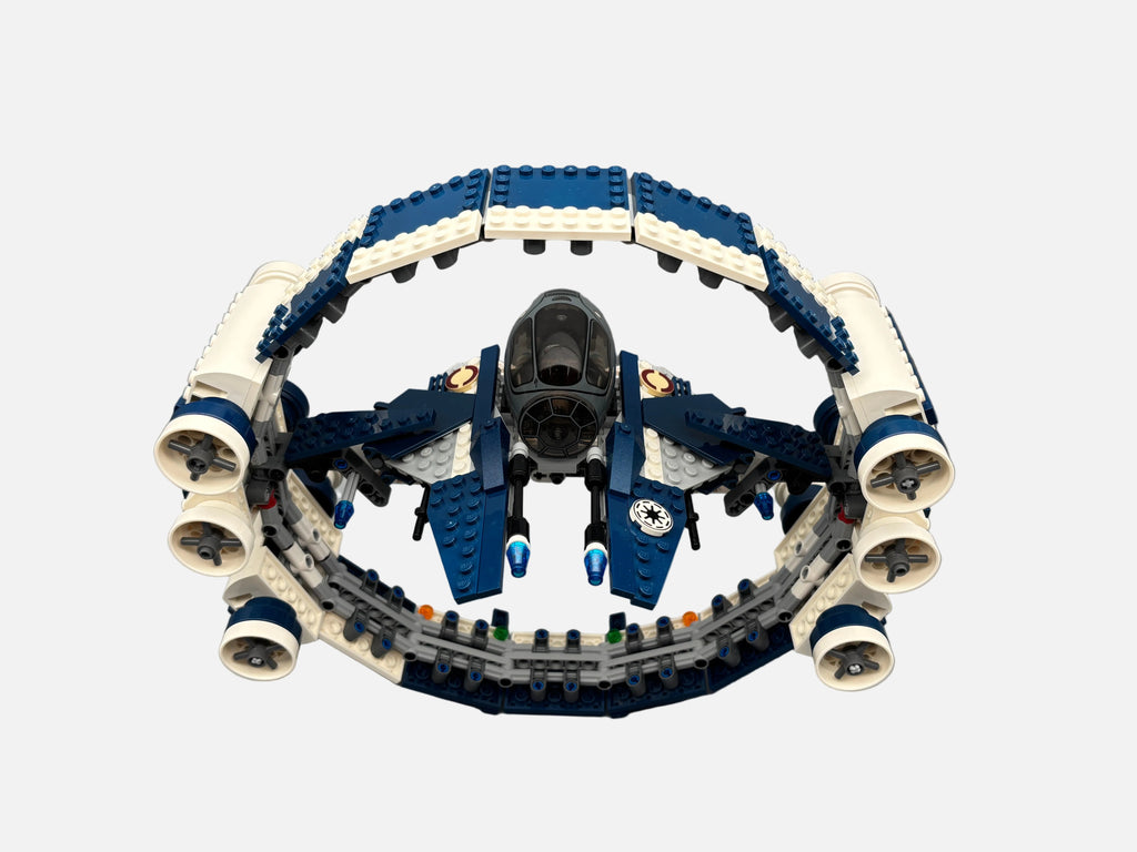 LEGO® Star Wars™ 7661 – Jedi Starfighter Hyperdrive Booster Ring mit Figuren
